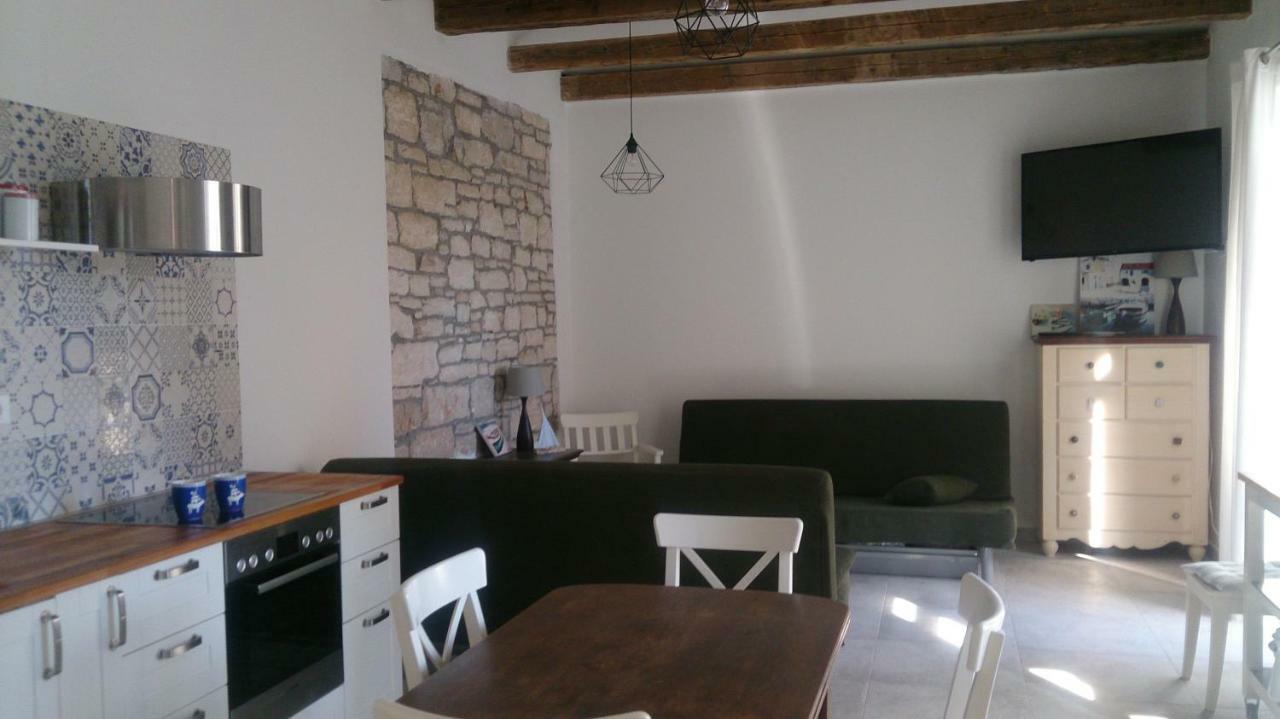 Teslina Apartments Pula Extérieur photo