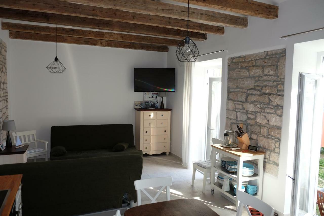 Teslina Apartments Pula Extérieur photo